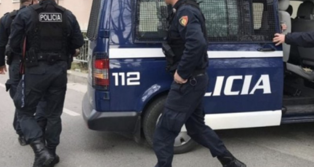 Lëvizte i armatosur, arrestohet 22-vjeҫari