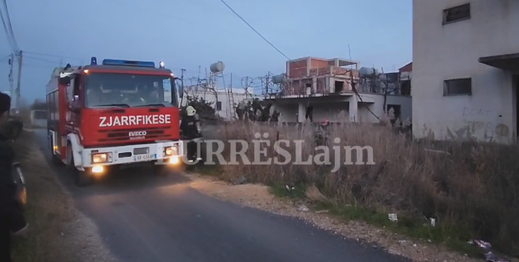 Përfshihet nga flakët banesa në Durrës (VIDEO)