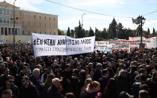Një vit pas aksidentit tragjik me tren në Greqi, transporti publik në grevë për 24 orë