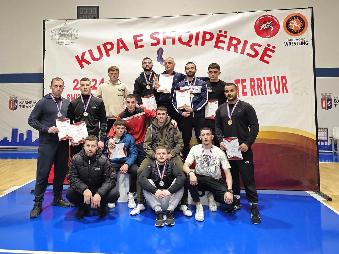 Ekipi i Teutës në mundje shkëlqen në Kupën e Shqipërisë me tri medalje ari dhe pesë argjendi