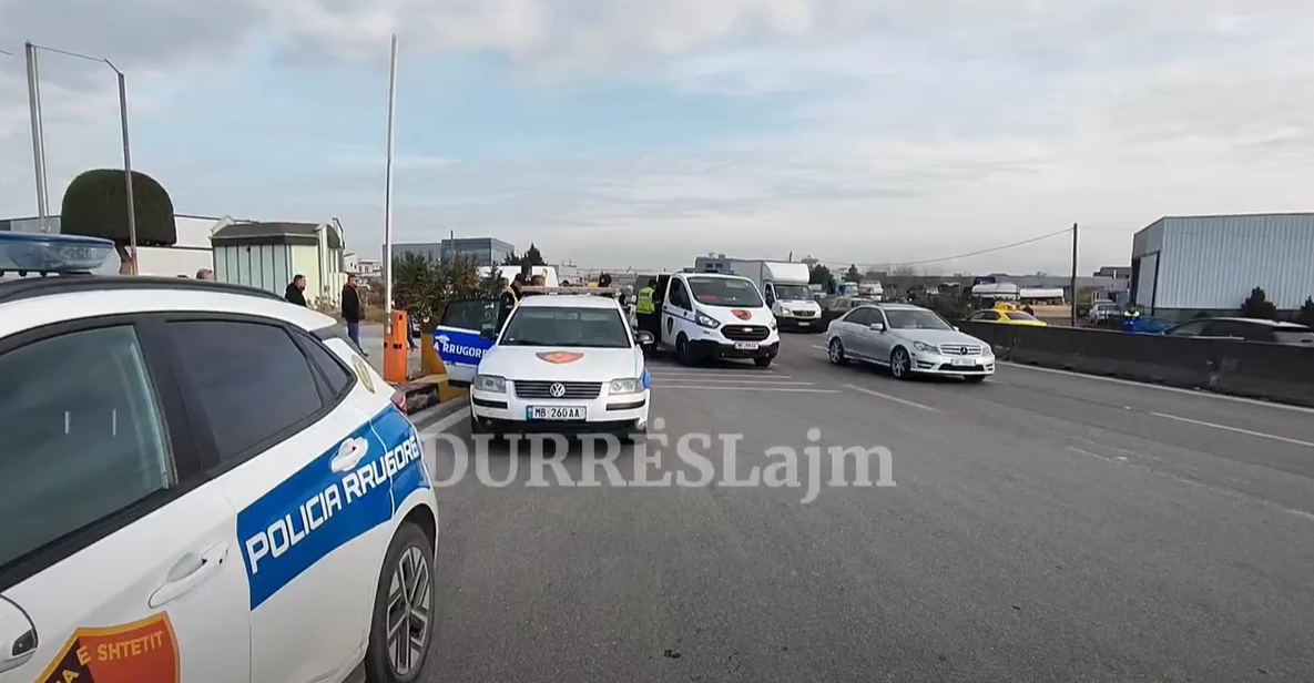Aksidenti në autostradën Tiranë-Durrës, policia: 70-vjeçari në gjendje të rëndë