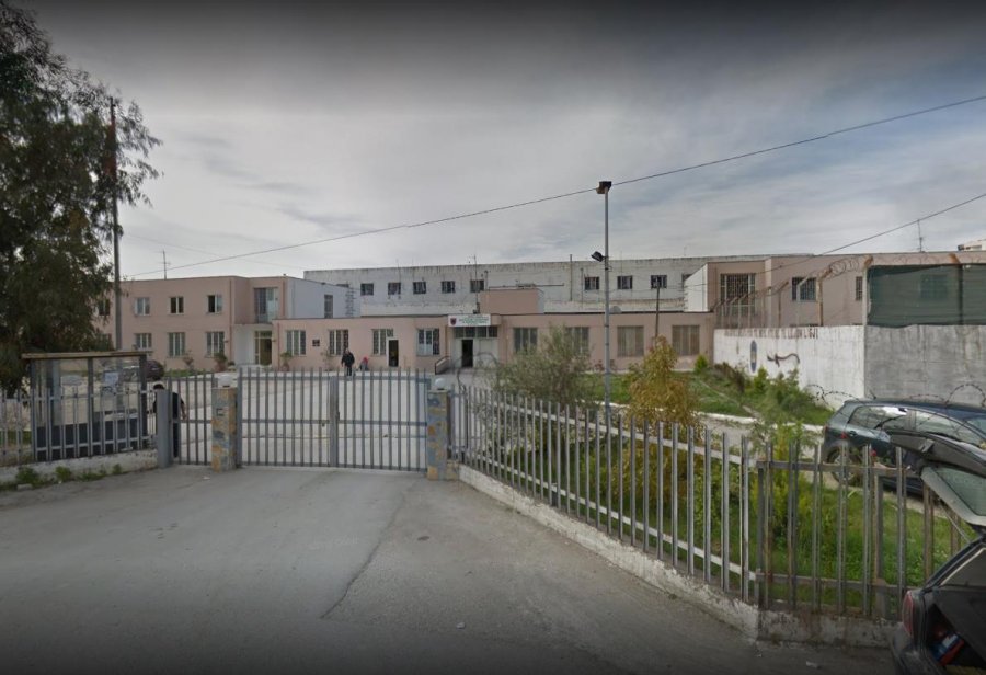 Të burgosurit në Durrës peticion për miratimin e Amnistisë Penale: Inatet politike mos të jenë ngërç për ne (FOTO)