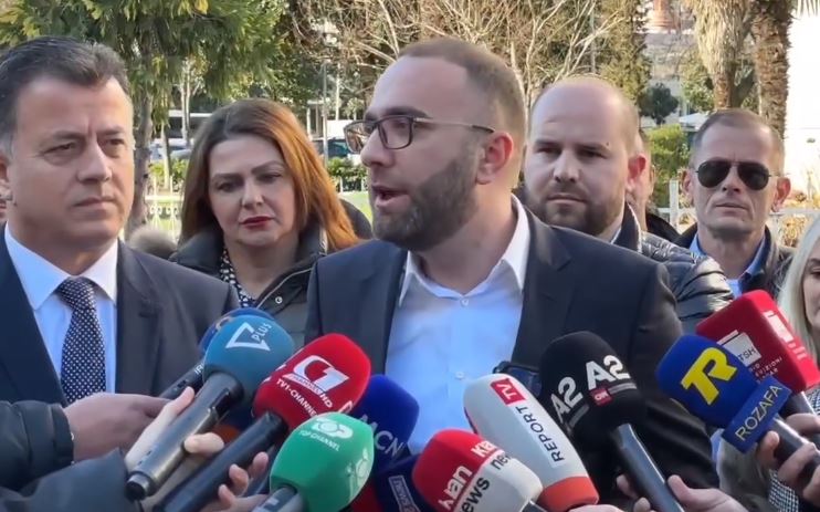 Nga SHBA te rruga e Salës? Bardhi i përgjigjet akuzave të grupit të Bashës: Jam aty ku janë demokratët 