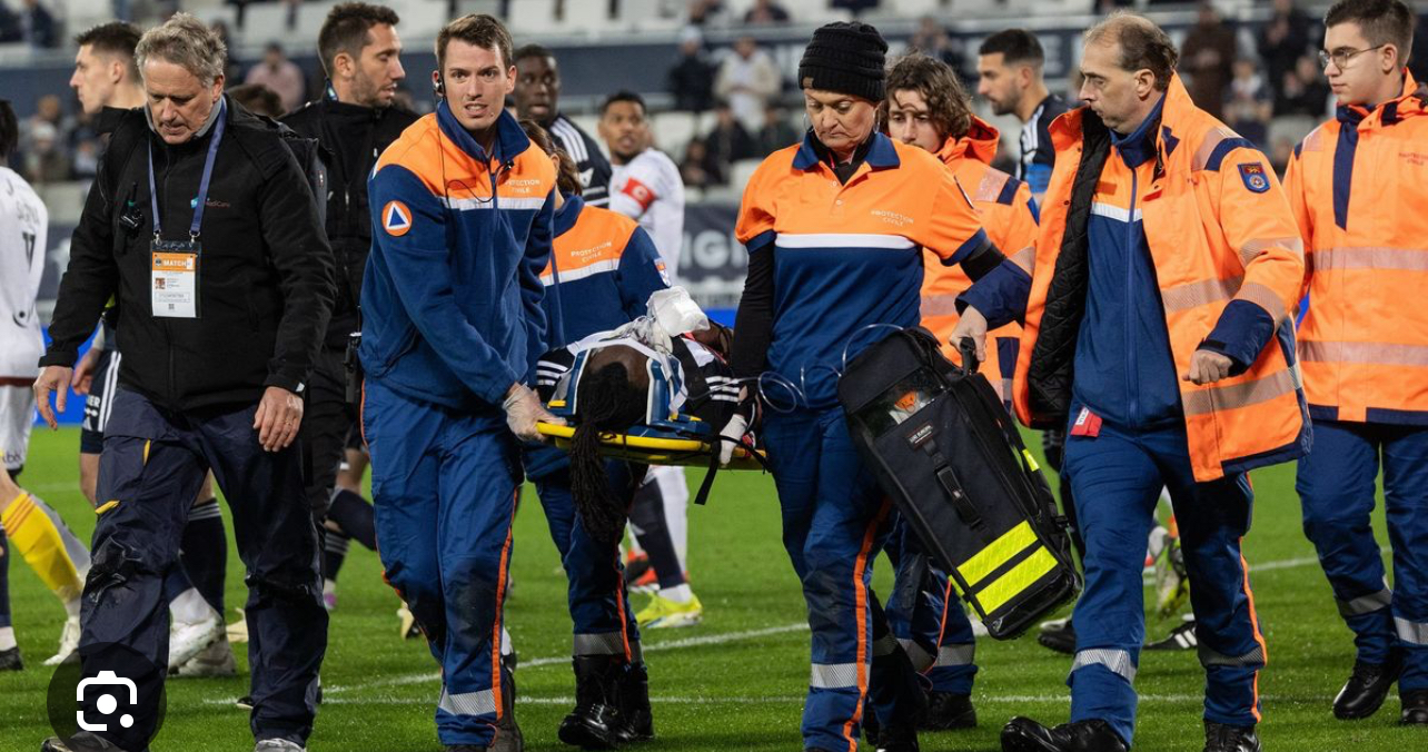Mjekët e kalojnë sulmuesin e Bordeaux në koma pas dëmtimit të rëndë në kokë