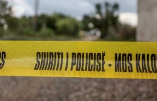 Durrës, gjendet një grua e vdekur në rrugë, dyshime se pësoi infarkt