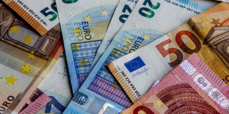 Përvetësoi 215 000 euro përmes mashtrimit, arrestohet një 38-vjeçar në Tiranë