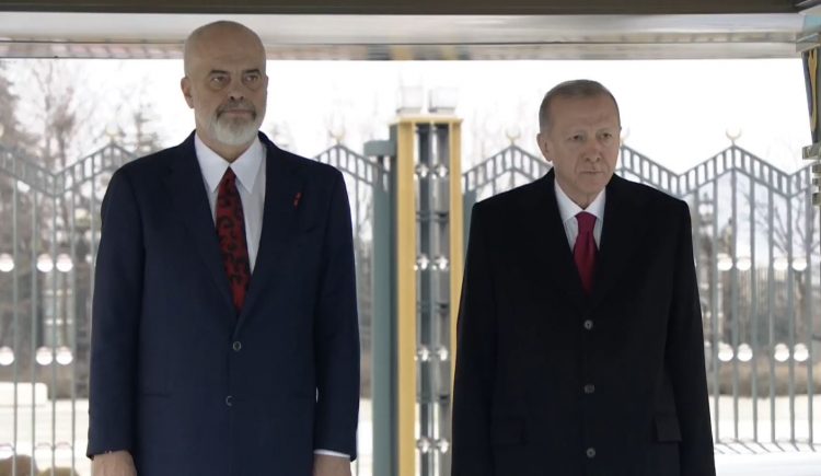 Video/ Rama në Turqi, pritet me ceremoni zyrtare nga presidenti Erdogan 