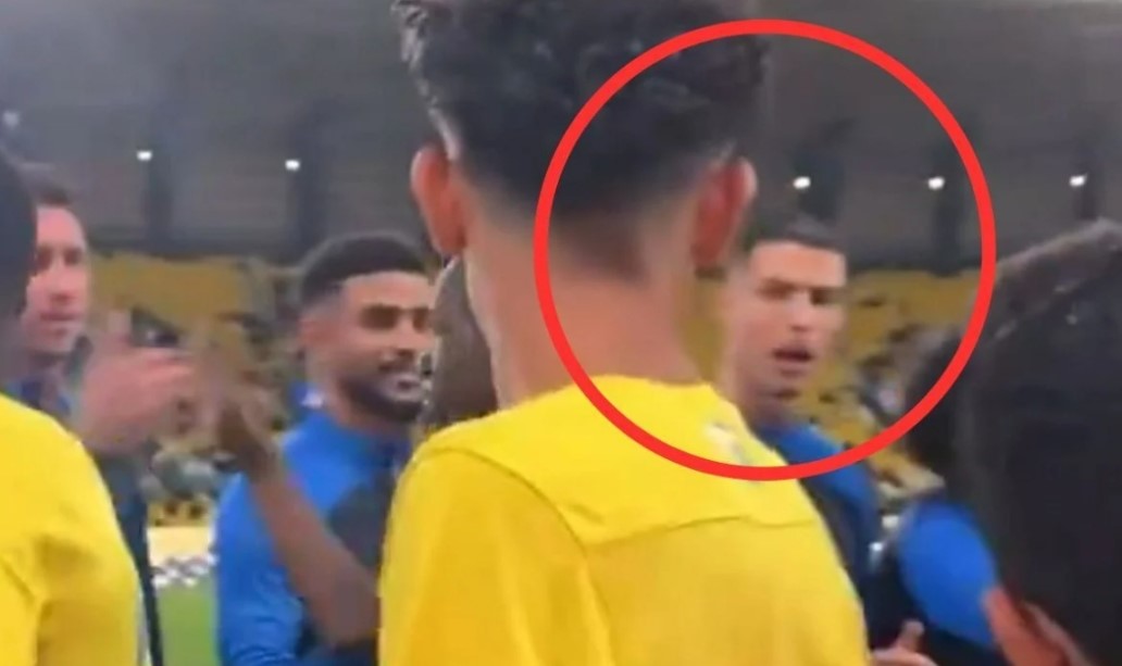 Shmangu takimin me lojtarët, Ronaldo i thërret djalit: Eja këtu dhe tako babain