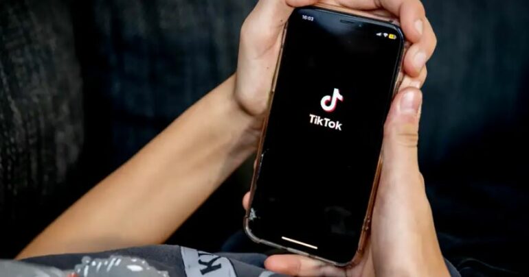 TikTok-u nën ‘lupën’ e BE-së: Mbrojtja e të rinjve ka probleme