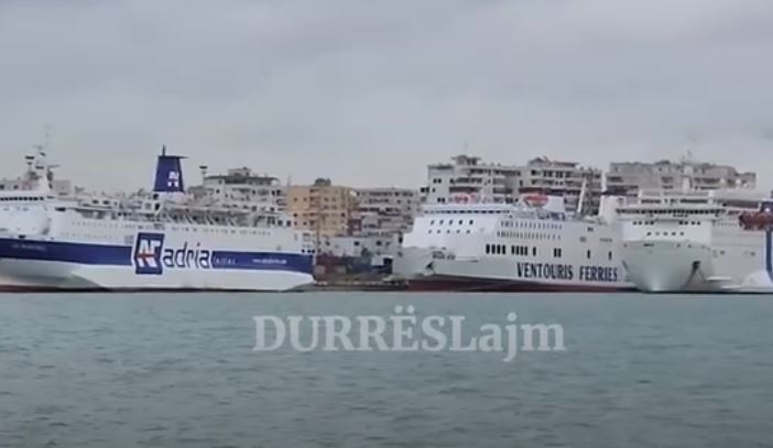 Moti i keq, pezullohet lundrimi i trageteve Durrës-Bari (VIDEO)