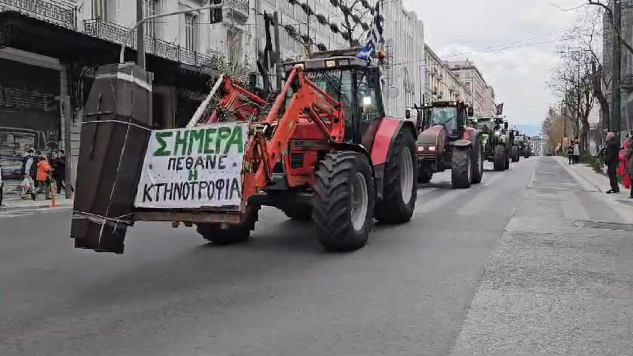“Beteja vazhdon”, përfundon protesta 24 orëshe e fermerëve me traktorë në Athinë