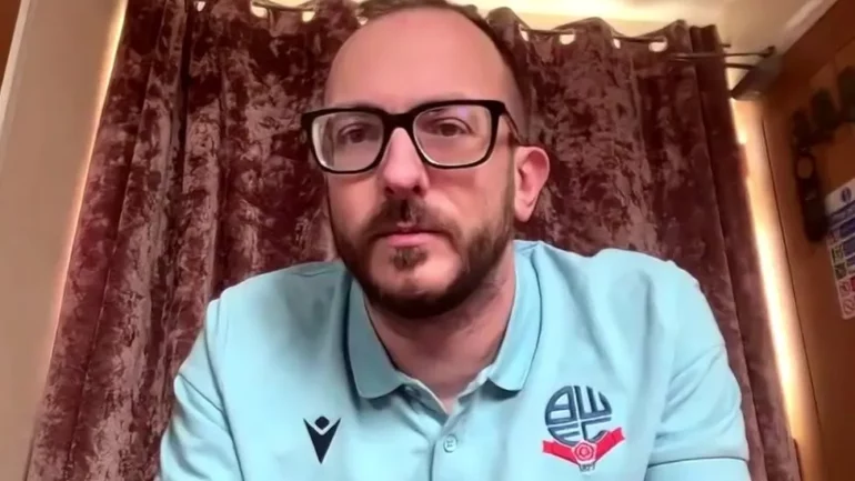 Udhëtoi rreth 12 mijë kilometra për të parë skuadrën e preferuar, ndeshja zgjat vetëm 9 minuta