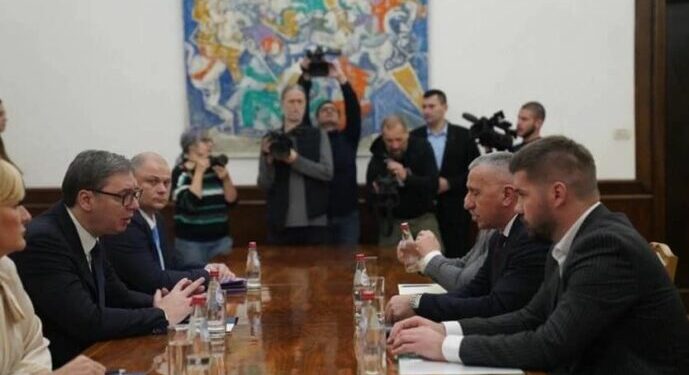 Shaip Kamberi prezanton kërkesat gjatë takimit me Vuçiç: Qasja e shtetit duhet të ndryshojë