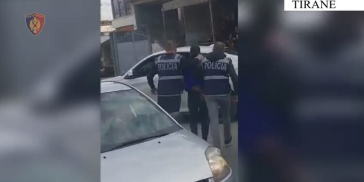 Trafikonte drogë nga SHBA në Shqipëri/ Arrestohet një shtetas, shpallet në kërkim një tjetër