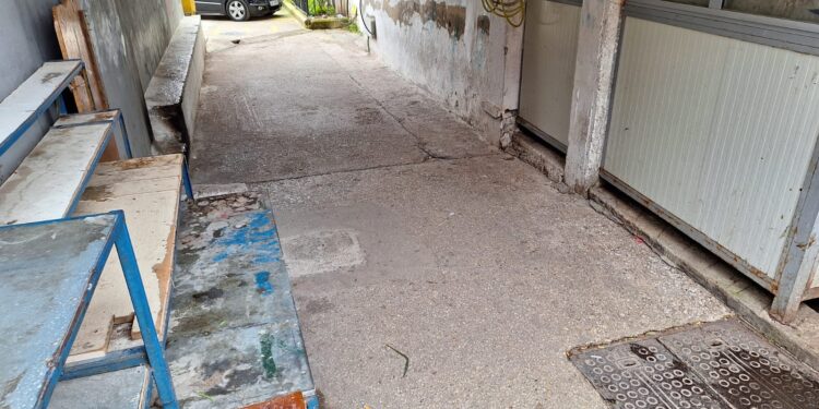 15-vjeçari godet me mjet prerës bashkëmoshatarin, i mituri dërgohet në spital