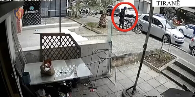 Vjedhje e përsëritur monopatinash, vihet në pranga 28-vjeçari