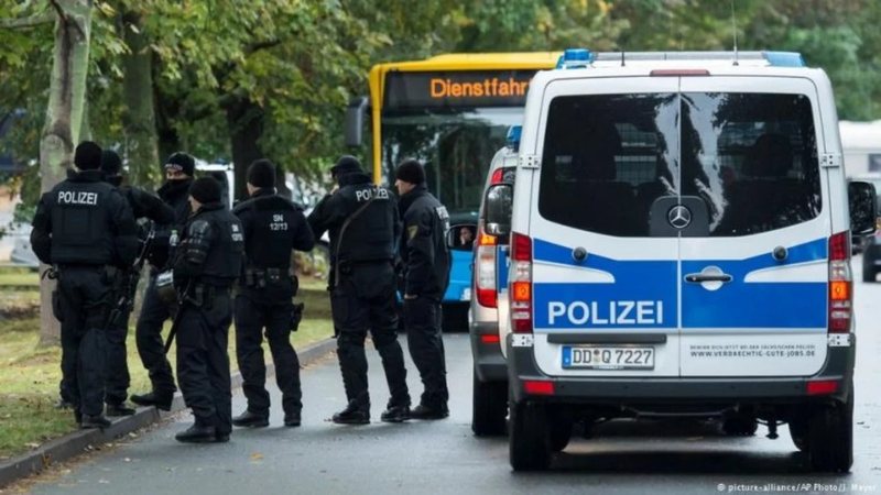 Kokainë, para dhe armë/ Arrestohet shqiptari në Gjermani, si ra në prangat e policisë nga djali i partneres