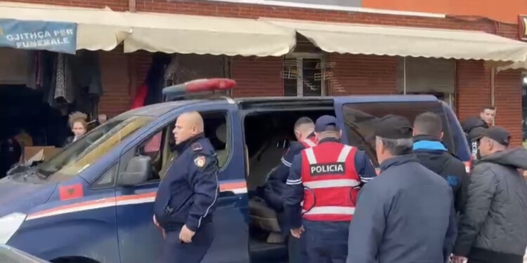 Vrasja në Fier, policia jep detaje: I plagosuri ndërhyri për të shuar konfliktin. Viktima…