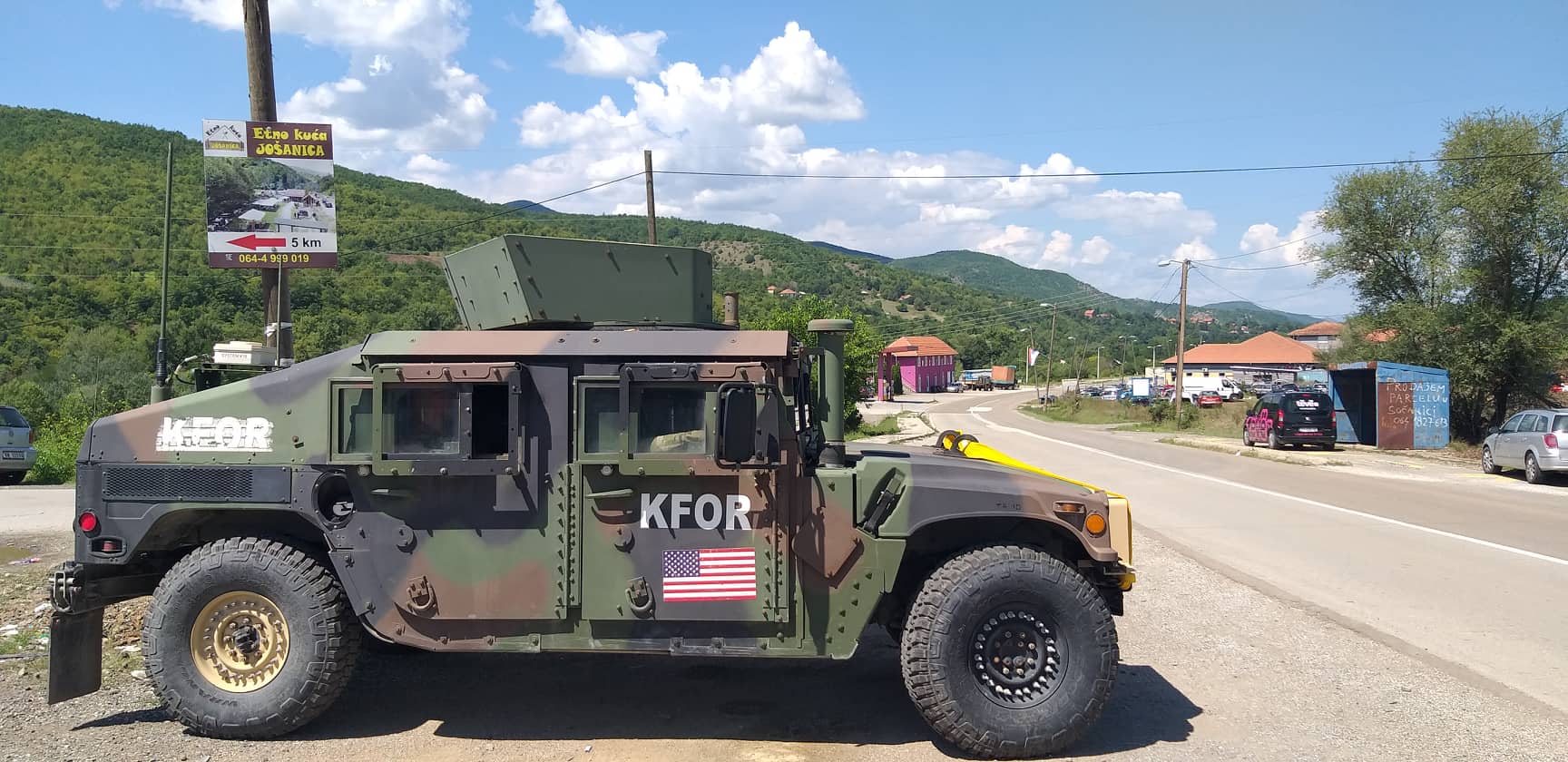 Ushtria serbe lëvizje në kufi me Kosovën, KFOR reagon pas deklaratave të Kurtit: Situata është e qetë