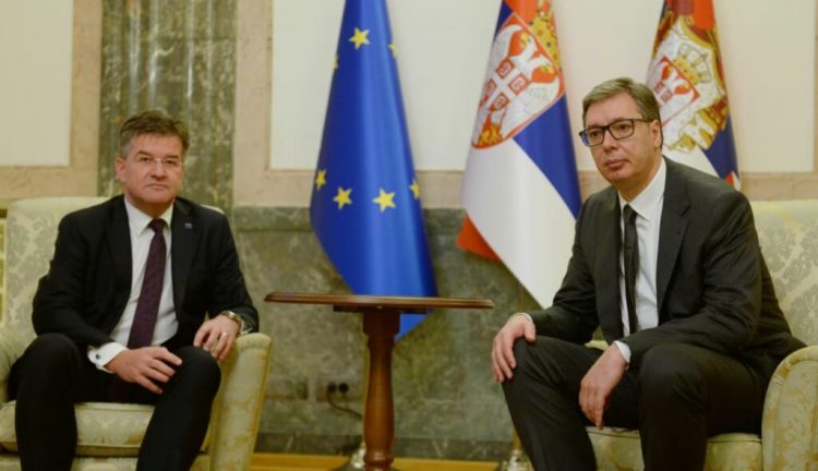 Lajçak dhe Vuçiç bisedojnë për vazhdimin e dialogut Kosovë-Serbi