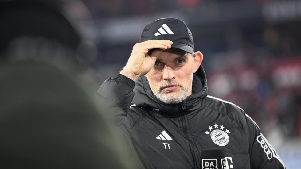 Theu gishtin e madh të këmbës gjatë fjalimit motivues para ndeshjes, Tuchel: Shkelmova derën