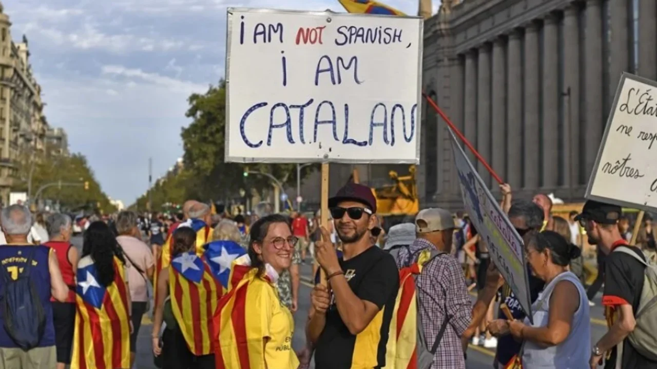 Iniciativa për pavarësinë e Katalonjës nga Spanja, qeveria spanjolle paralajmëron bllokim të projektligjit