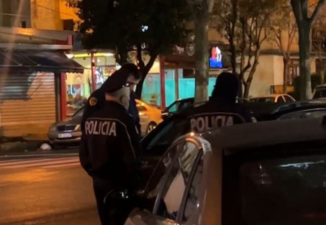 Qëllohet me armë zjarri një person në Shkodër