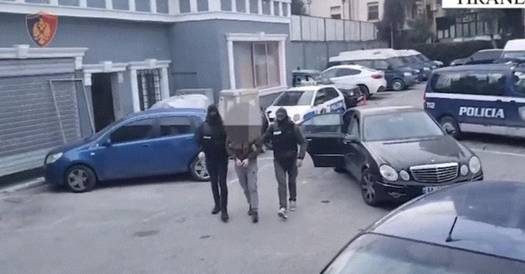 Bashkëpunonte me grupin që do trafikonte 1 kilogramë kokainë, del foto e efektivit të “Operacionales”