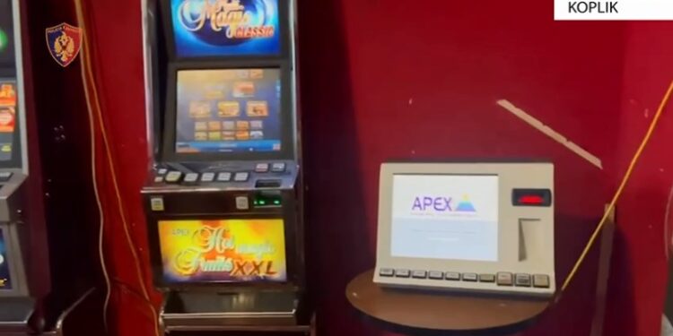 Organizonin lojëra fati në lokal/ Vihen në pranga dy shtetas, një prej tyre ishte i shpallur në kërkim për plagosje