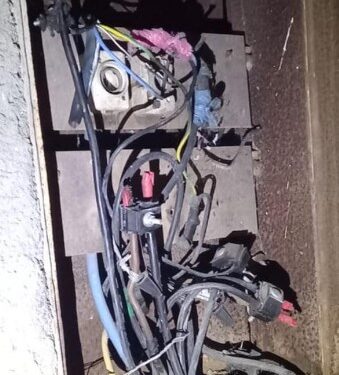 Merr flakë një kabinë elektrike