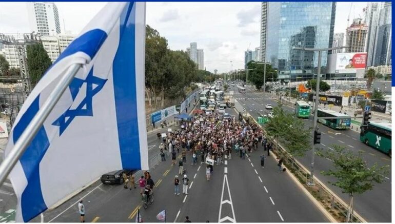 Protesta në Tel Aviv, kërkohet arritja e marrëveshjes për shkëmbimin e pengjeve