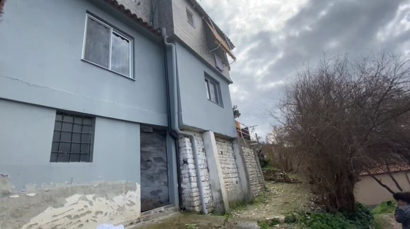 E motra shkoi për të bërë pazar, 54-vjeçarja hidhet nga ballkoni i katit të 3-të! Një javë më parë kishte dalë nga spitali psikiatrik