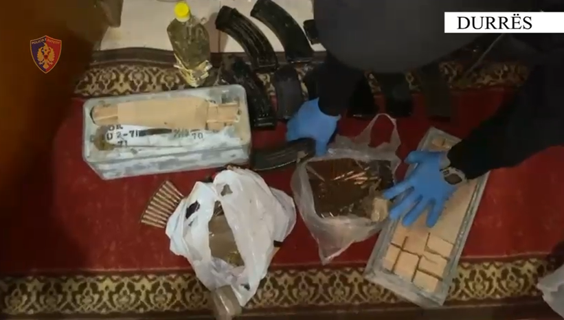 Zbulohet tjetër bazë në Durrës që furnizonte me armë grupet kriminale, arrestohet pronari i banesës (VIDEO)