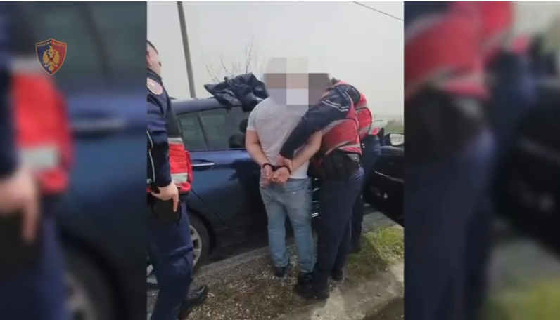 Lëvizte me pistoletë me fishekët gati për qitje, forcat “Shqiponja” arrestojnë 36-vjeçarin