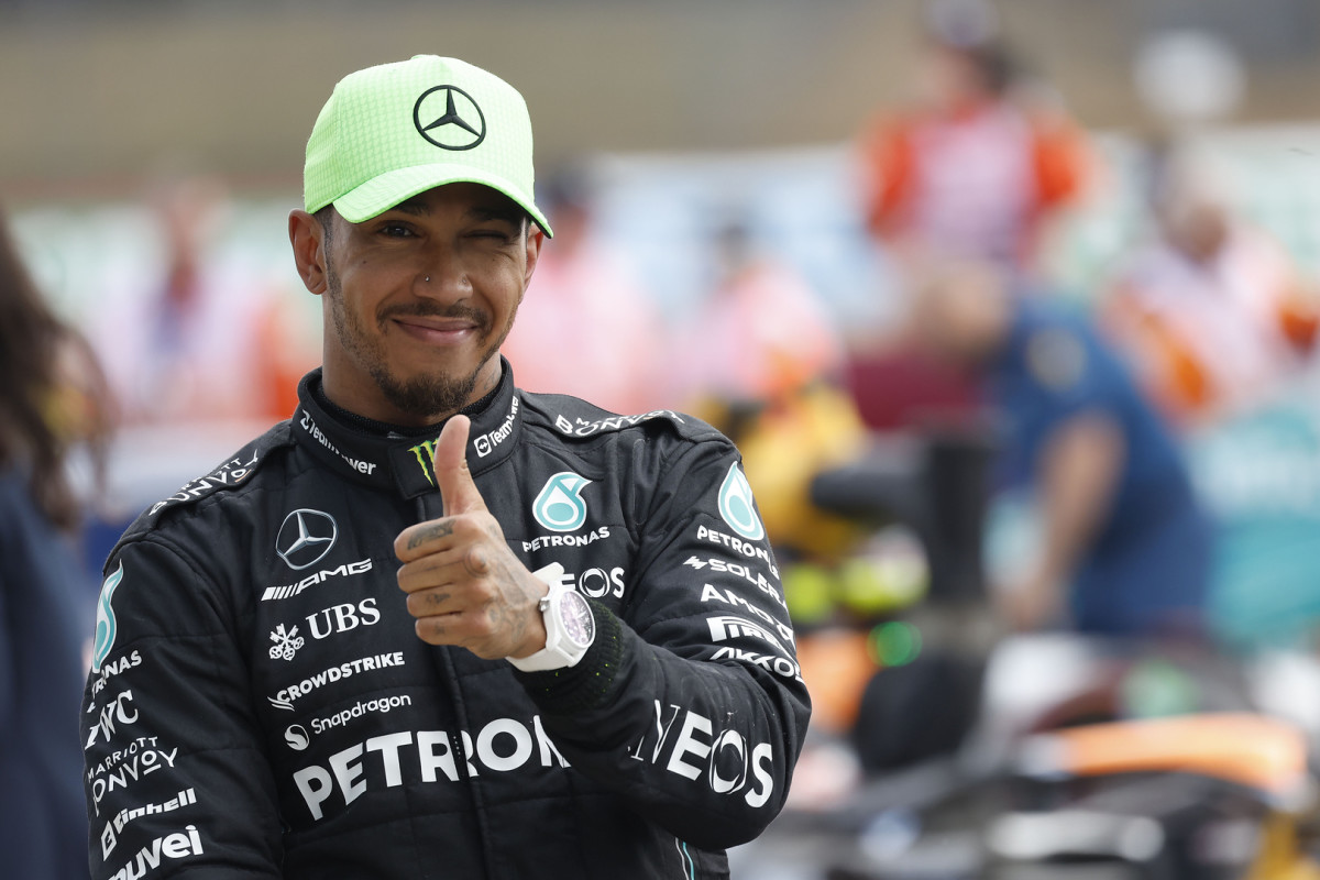 Piloti Lewis Hamilton emëron zëvendësuesin e tij tek Mercedes