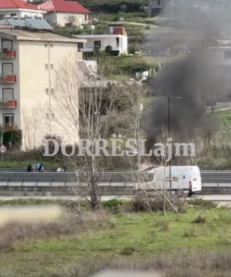 Golem, automjeti në lëvizje përfshihet nga flakët (VIDEO)