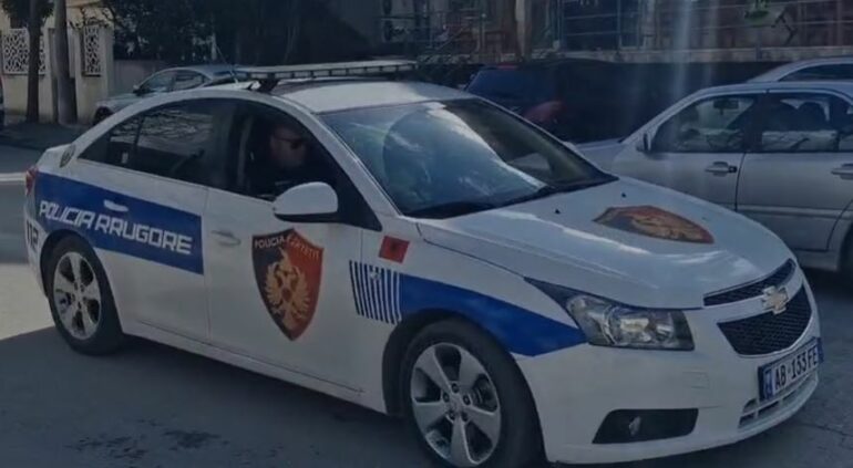 Vodhën 14 kuaj dhe një kamion, arrestohen katër persona 