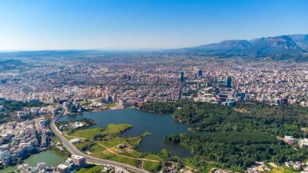 Prestigjiozja italiane “Vanity Fair” artikull për Tiranën: 10 arsyet pse duhet t’i kaloni pushimet në kryeqytetin shqiptar