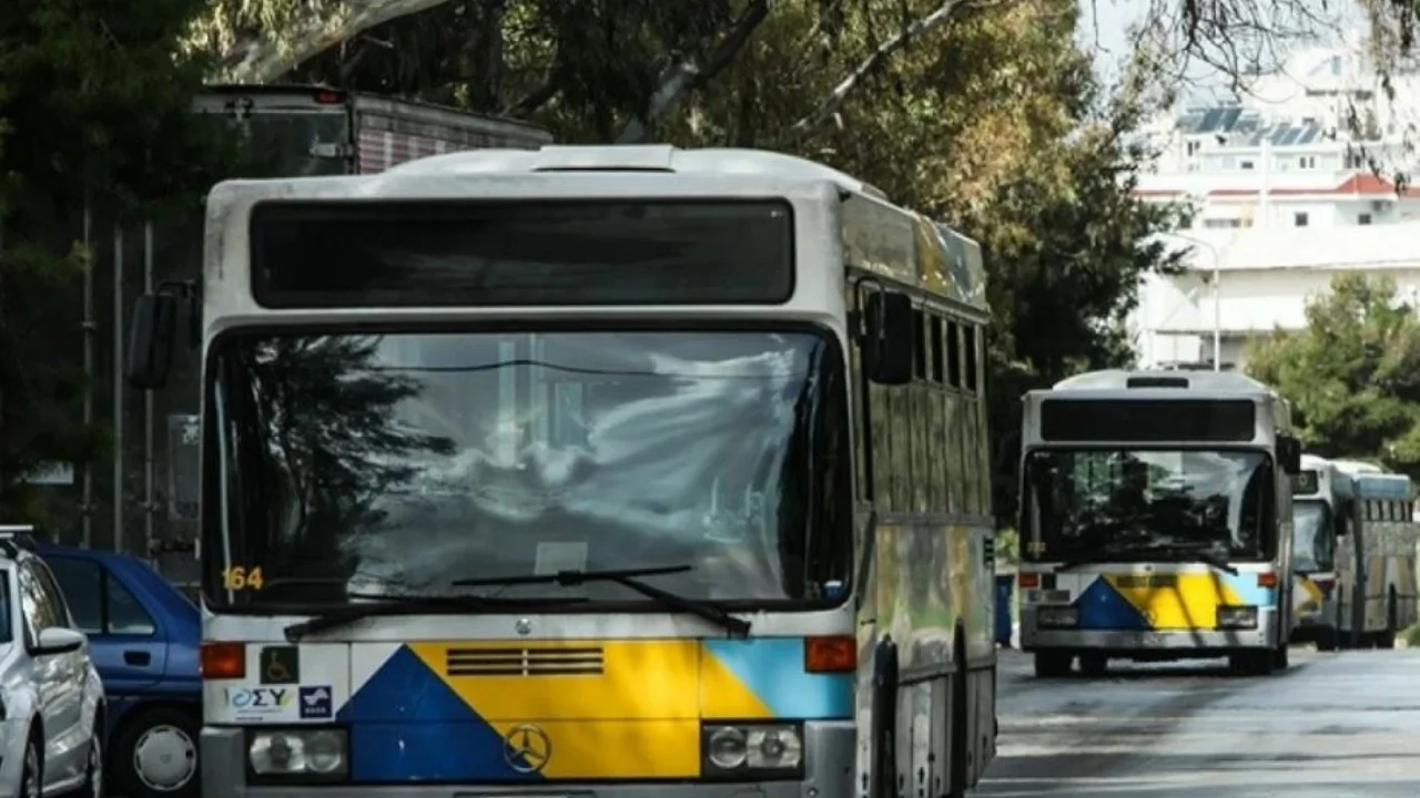 Shoferi grek mbylli dyert e autobusit dhe tentoi të përdhunonte një pasagjere, bie në pranga
