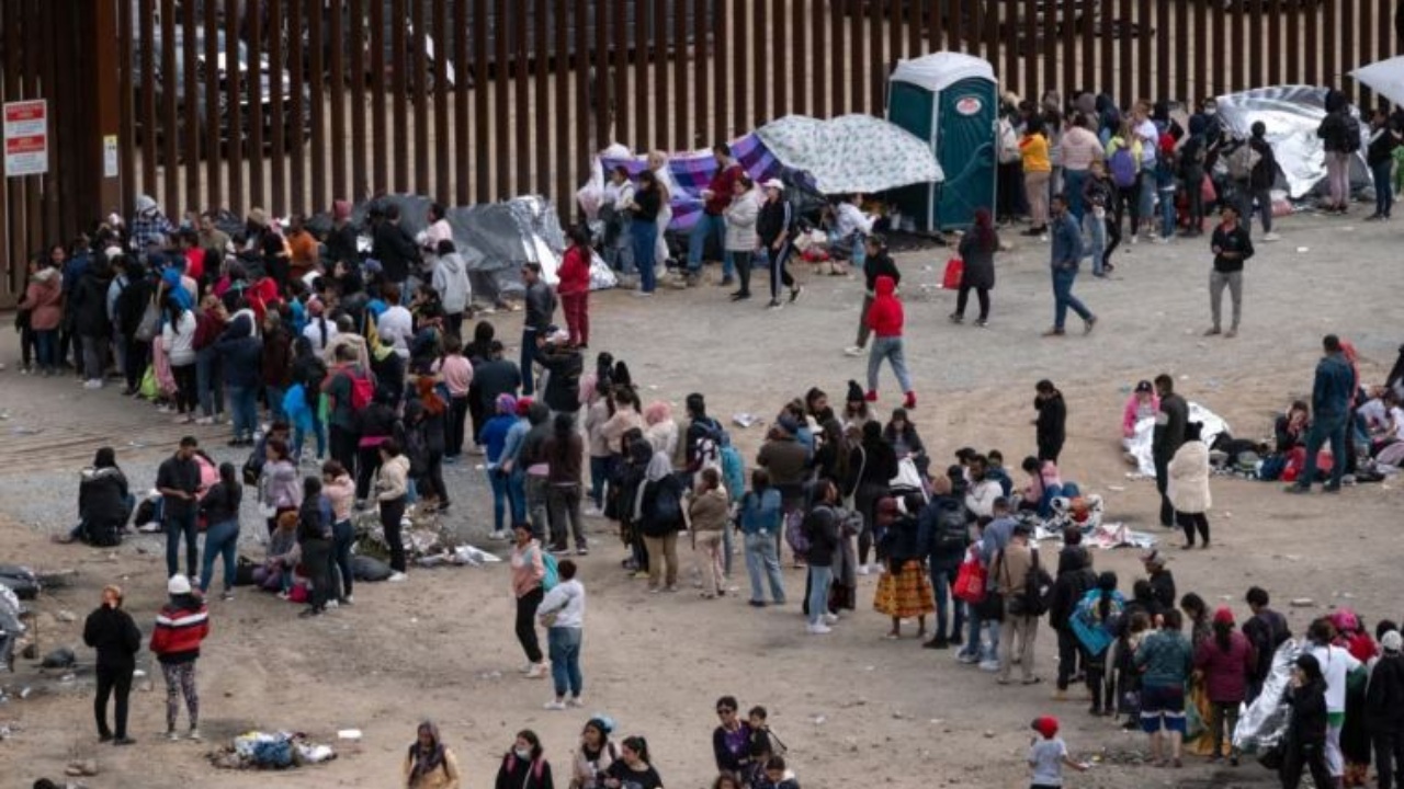 Gjykata Supreme lë në fuqi ligjin për arrestimin dhe burgosjen e emigrantëve