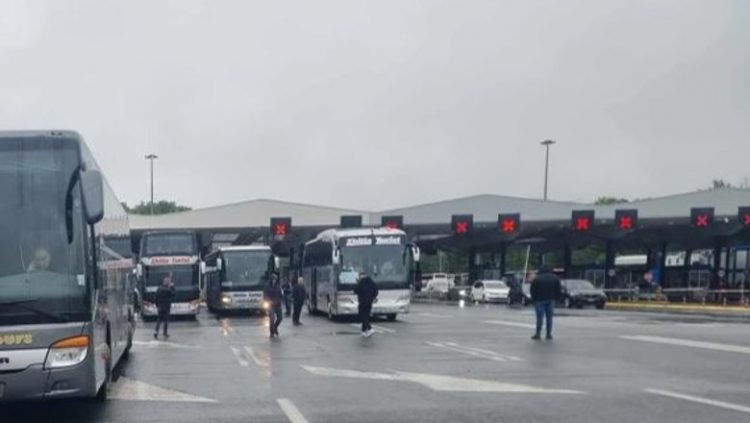 U mbajtën të bllokuar për disa orë, lirohen kosovarët e ndaluar në kufirin Serbi-Kroaci 