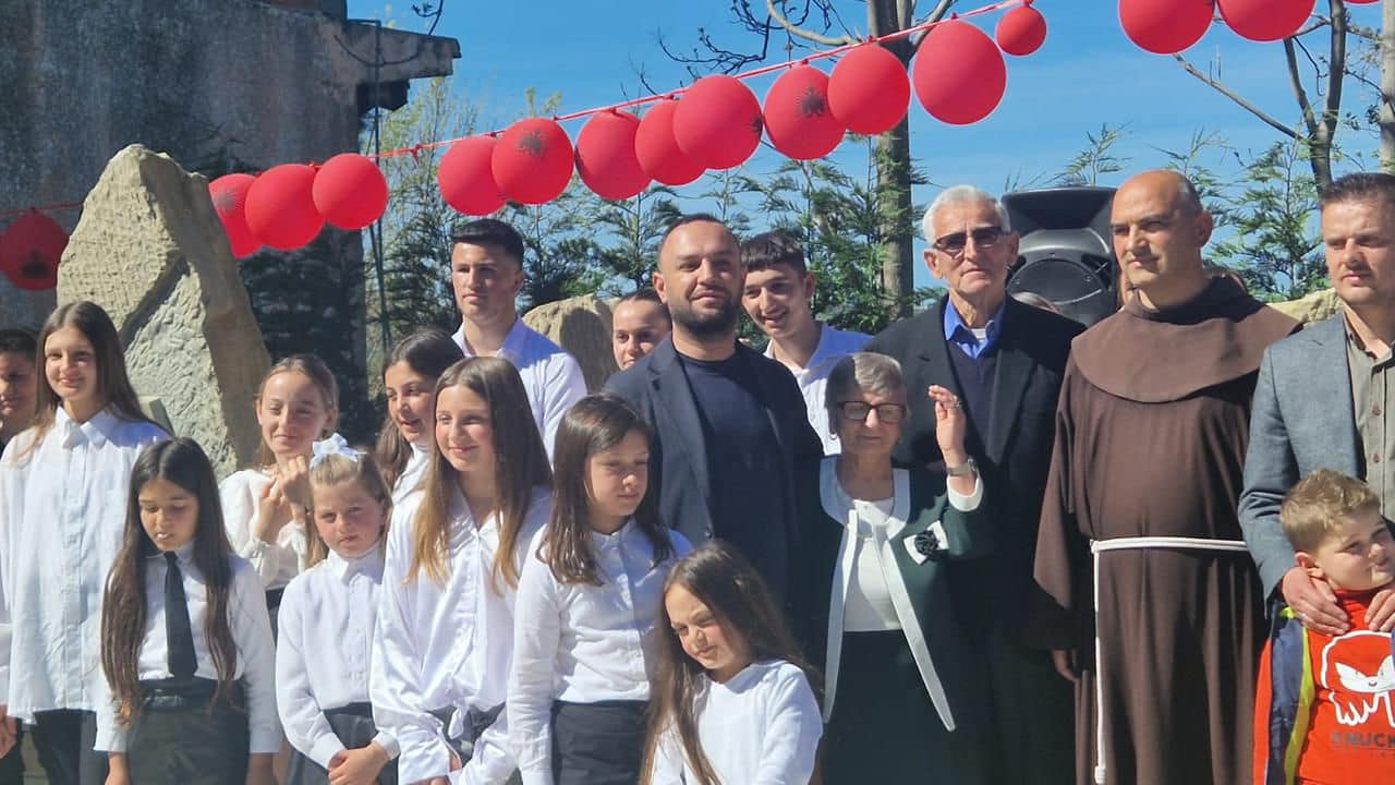 111 vjet shkolla e parë shqipe e Durrësit, deputeti Çyrbja nga Ishmi: Mirënjohje mësuesve, sot sjellim kushte evropiane (FOTO)