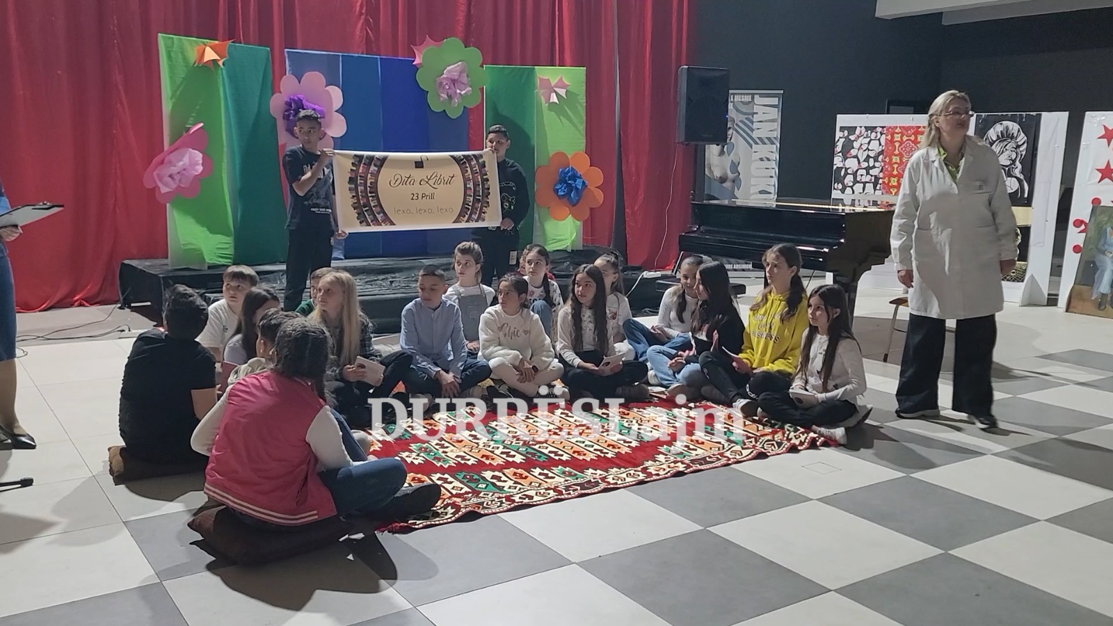 Dita Botërore e Librit/ Shkolla “Jan Kukuzeli” organizon aktivitetin letrar për dy krijues të vegjël (VIDEO)