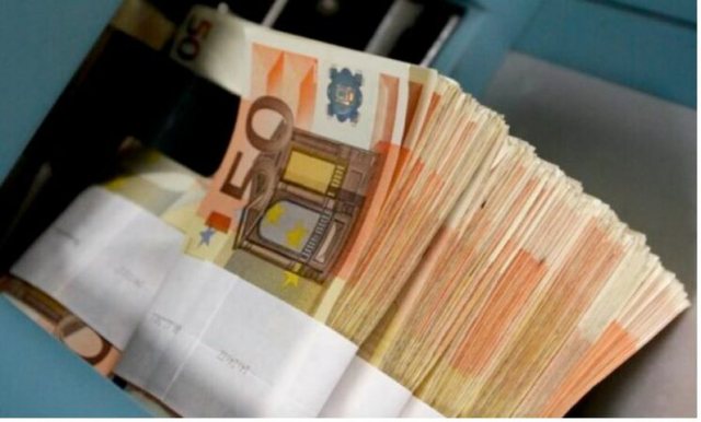 Emigrantët dërguan 112.13 milionë euro në Kosovë gjatë muajit mars
