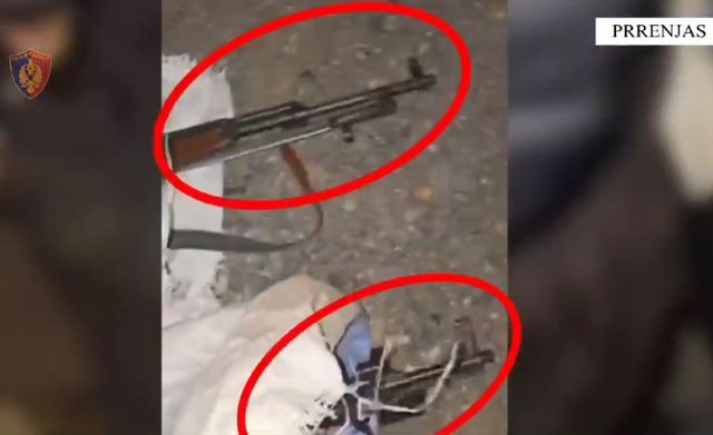 Trafikonte armë nga Maqedonia e Veriut, policia prangos personin me dy armë në thes