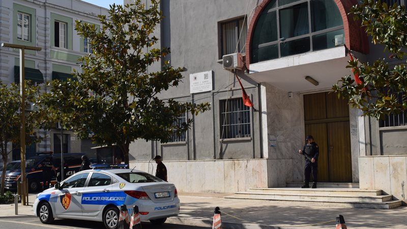 Gjykata e Durrësit i kishte dënuar me burg, arrestohen dy persona