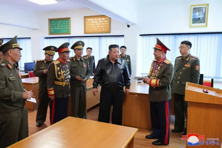 Kim Jong Un: Tani është koha për t’u përgatitur për luftë