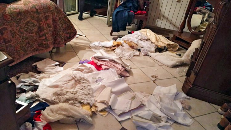 Me pistoletë poshtë jastëkut/ Italiani plagos një shqiptar, iu fut në shtëpi për të grabitur