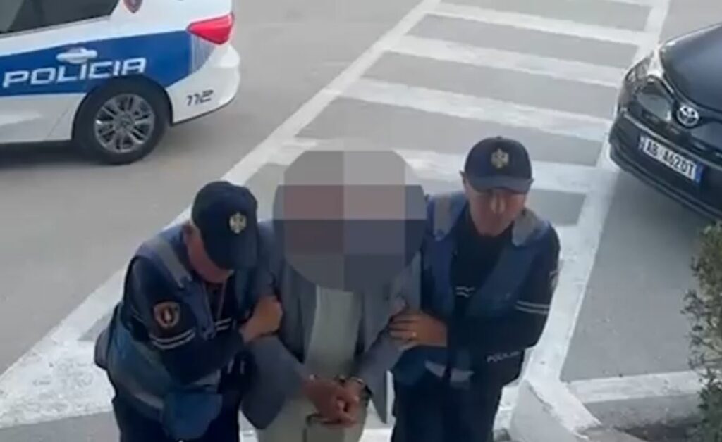 Ofendoi gjykatësen dhe tentoi ta godiste pasi dha vendimin, arrestohet 63-vjeçari 