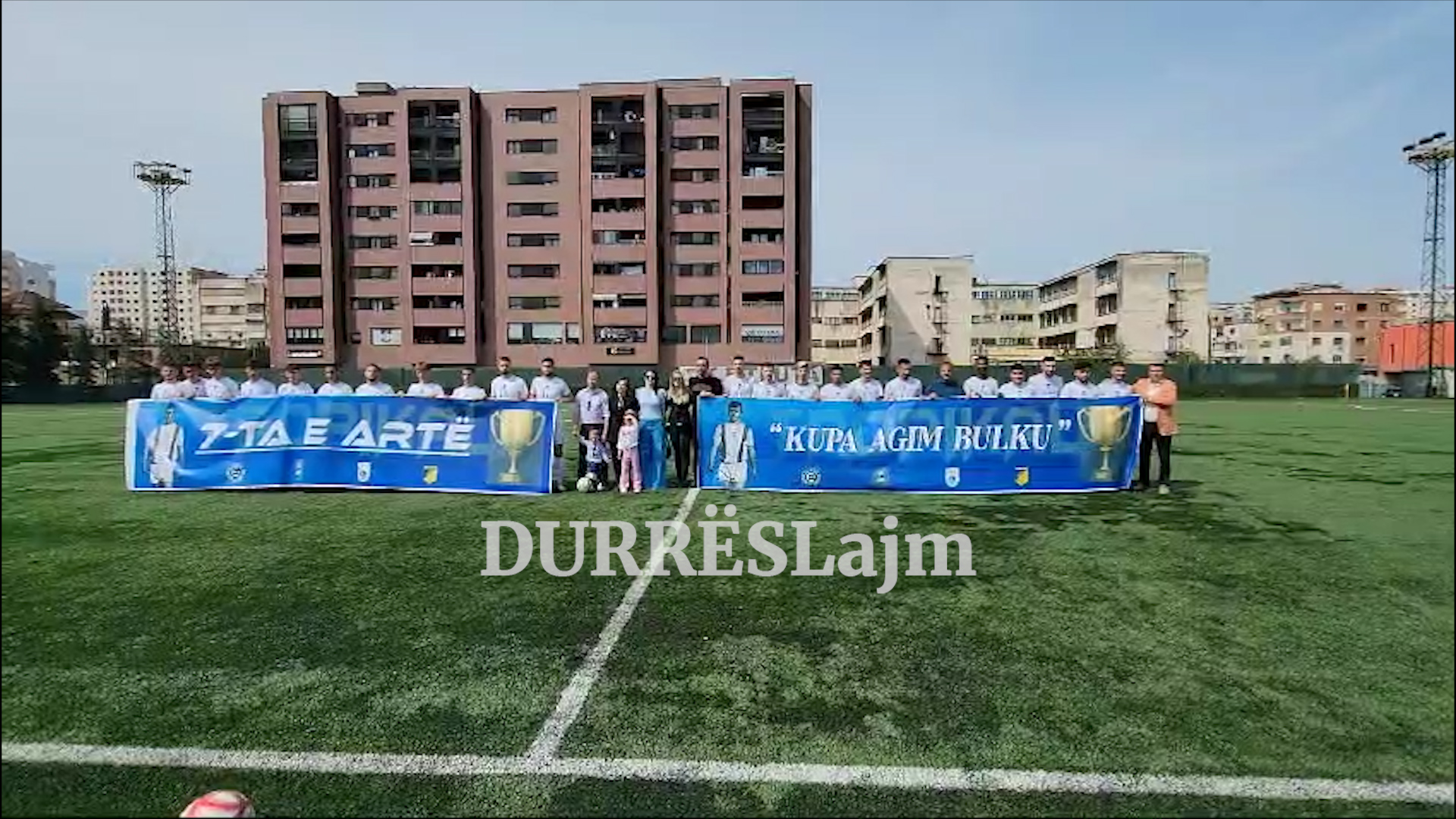 Durrës. përkujtohet ish-futbollisti i njohur Agim Bulku, sulmuesi aristokrat i fushës së blertë (VIDEO)